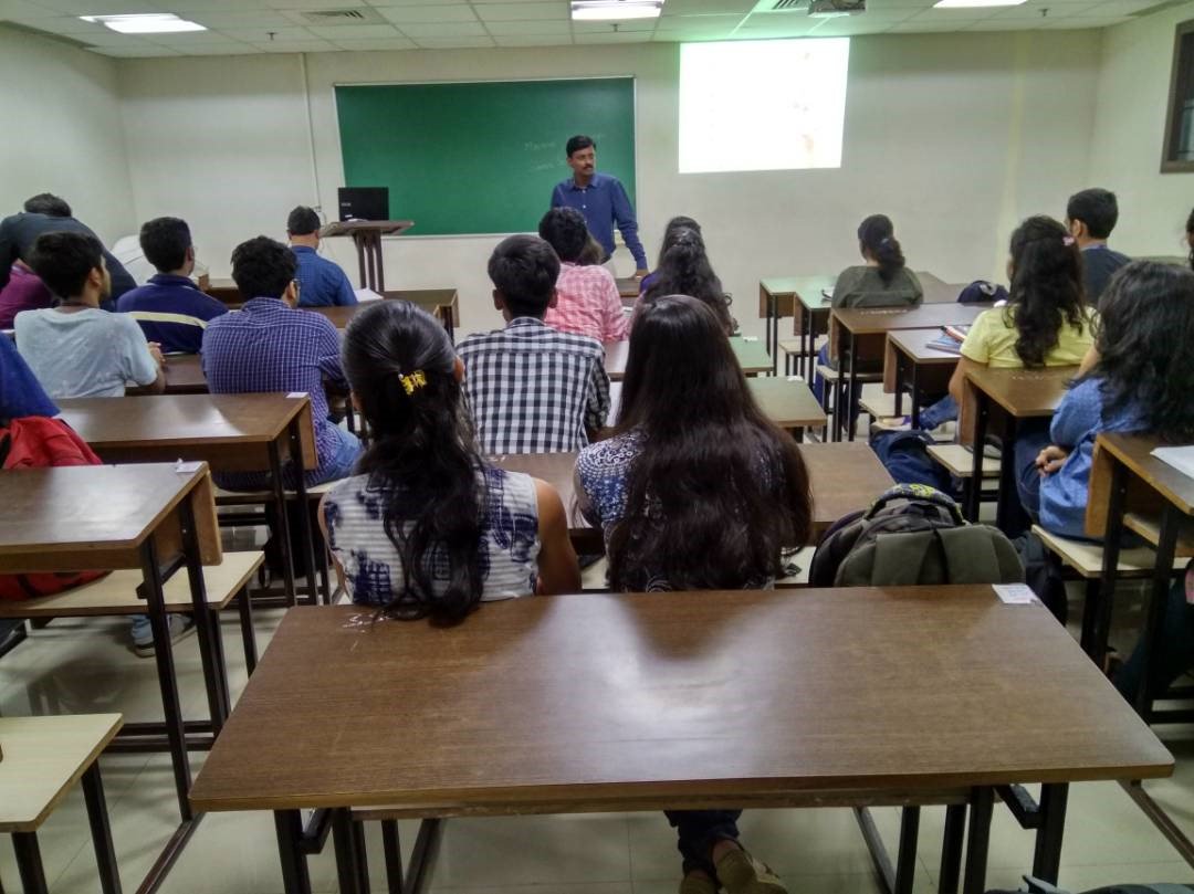 think_res's tweet photo. Day 5 of #MLSS17 graced by Prof. Sanjay Shitole who enlightened us on NeuralNets followed by a webinar on scikit learn by Bhargavi Paranjape https://t.co/GMxj0Hox9C