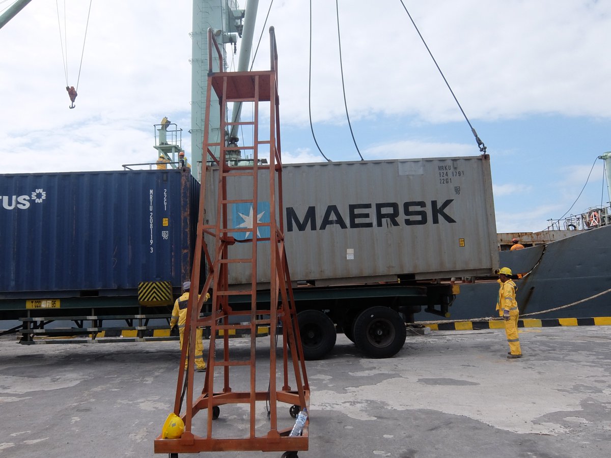 prathamaline's tweet photo. Today Loading and unloading process container prathama line logistics at bali benoa port.#prathamaline#seafreight#theprocessisfastandsmooth. https://t.co/76zILRaGmk