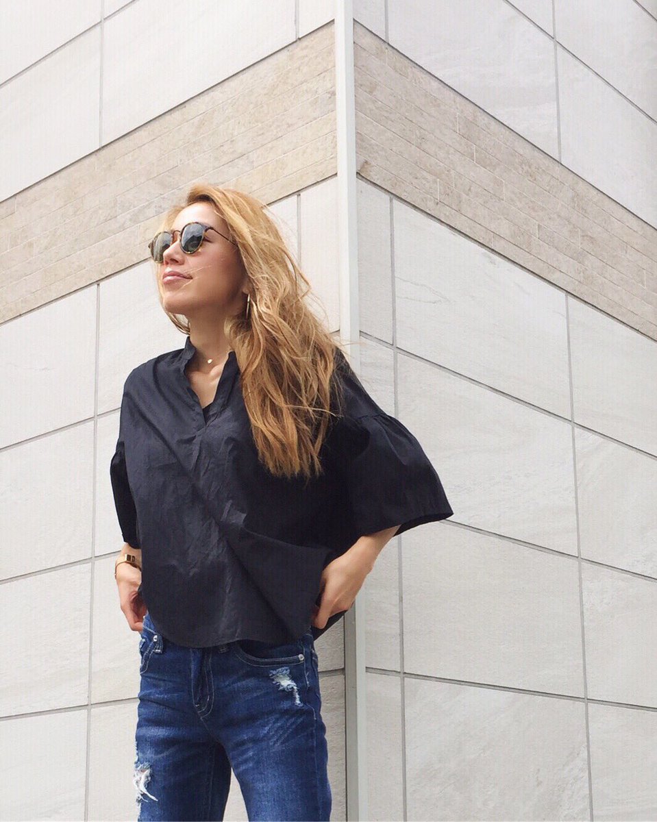 ishigamimiho's tweet photo. おnewのサングラス🕶❤️

#rayban 

#raybanround 

#sunglasses

#new

#favorite https://t.co/Kc6SCgs1YK
