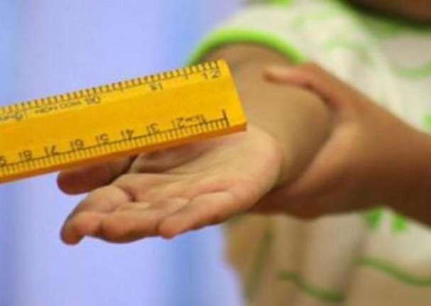 mathrubhumi's tweet photo. 'എന്റെ അമ്മയെ കുറിച്ച് നാട്ടുകാര് മതിലില് എഴുതി വെച്ചത് ഞാന് വായിച്ചിട്ടുണ്ട്..' https://t.co/GG3l5aqeP0 #crimespecial #obscenecomments https://t.co/fKgslf6NAo