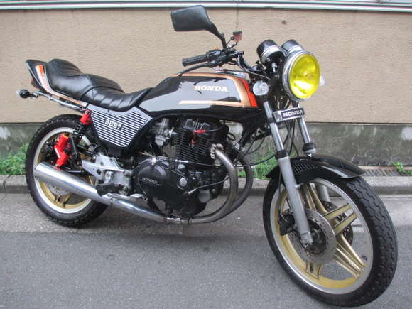 大人っぽくカスタムされたスーパーホーク3入荷。 トリプルディスクの