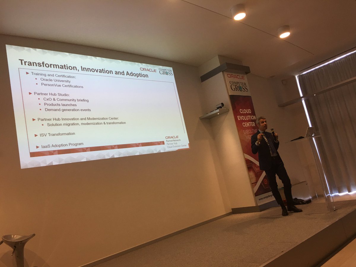 MarcoLorux's tweet photo. @fabioluinetti eccola anima #cloudevolutioncenter @OracleItalia @ComputerGross "progetto a lunga gittata, con sguardo verso il futuro" https://t.co/DhPccZVFPr
