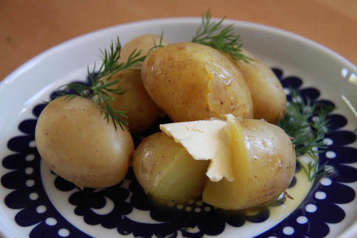 Eino Leinon päivän lisäksi 6.7. on myös #Uudenperunanpäivä! 🥔 Katso kesäherkun reseptit martat.fi/uusien-perunoi… 🇫🇮 #martat #uudetperunat