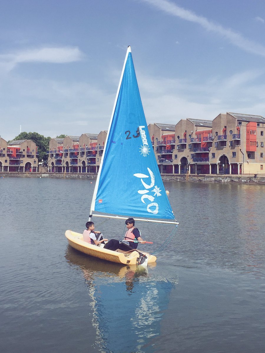 Stpauls17Tower's tweet photo. It's a perfect day for our first try at sailing. There's a lot to remember. @StPaulsCESchool https://t.co/KU7JmlwMf1