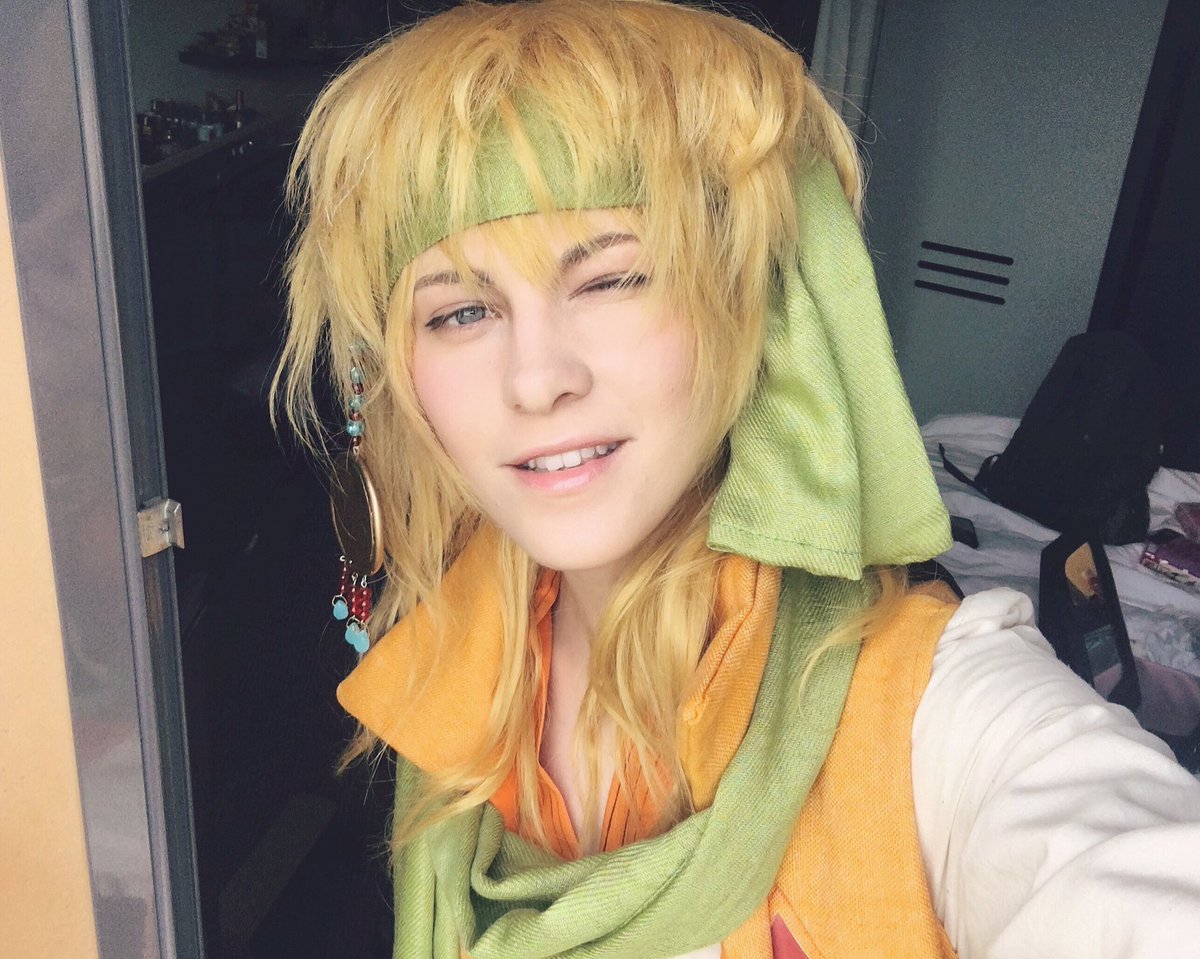 Isamiaella's tweet photo. Heading out as a orange blob. Come say hi if you spot me dudes 🤗 https://t.co/451WD5Et8B