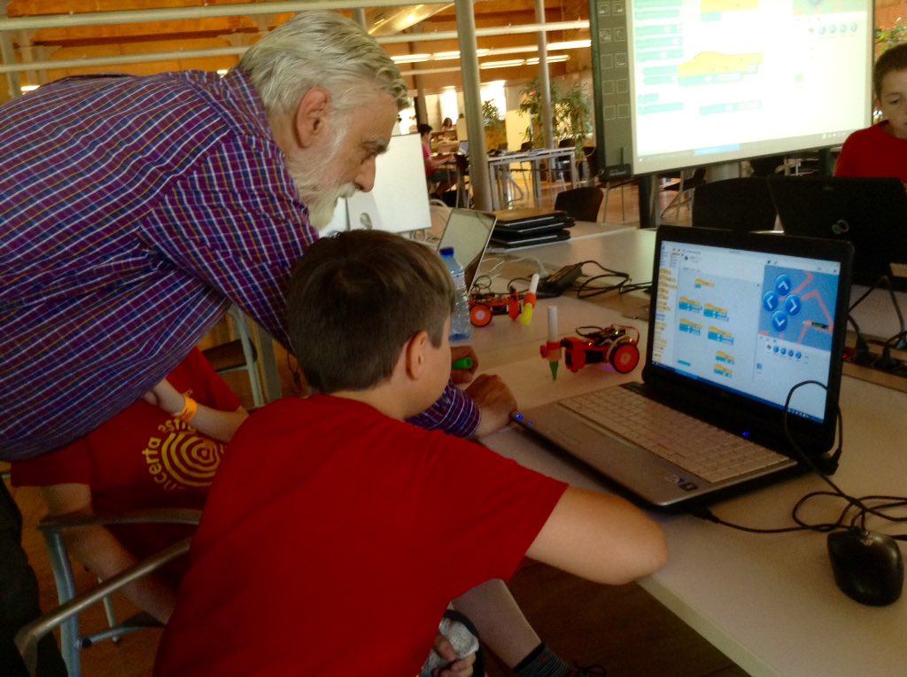 citilab's tweet photo. El Casal Mare de Déu de Montserrat @fundesplai ha començat el matí de #Tecnoestiu programant el #DiBot i fent una cursa amb els #robots! https://t.co/RF8VvWbwBR
