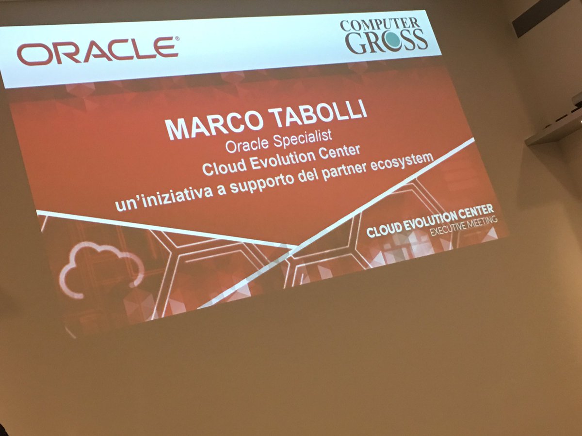 MarcoLorux's tweet photo. @OracleItalia @ComputerGross sono cinque i pillar su cui costruito #cloudevolutioncenter al servizio dei partner e del valore sul #cloud https://t.co/oHmw2o1biX