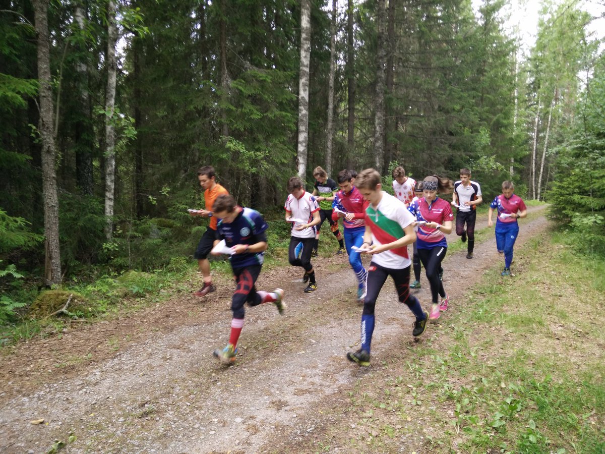 fewwet's tweet photo. @OrienteeringCAN #jwoc2017 Canadian team relay training with our US friends https://t.co/nS3ygrhjx2