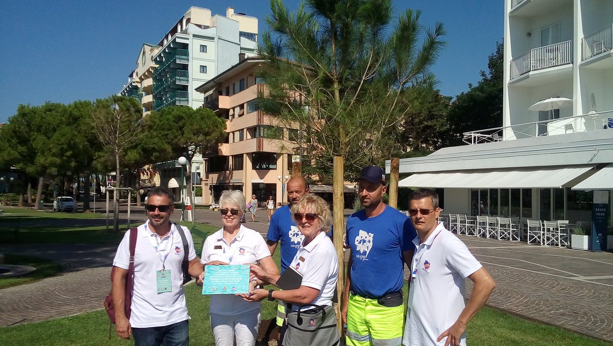 IntiMolly's tweet photo. La 2 giornata di visita delle giudici di @cibcef a #Grado.Piantato un albero in loro onore https://t.co/B0EX4YR8O8