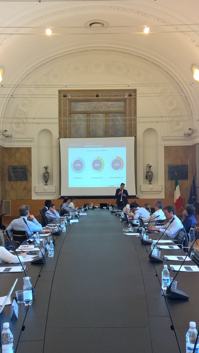 512_215's tweet photo. Andrea ci mostra i risultati (ancora parziali) rispetto all'offerta Cloud dei player del canale @andreagaschi @StefanoMainetti #ocis17 https://t.co/TliIPnefJG