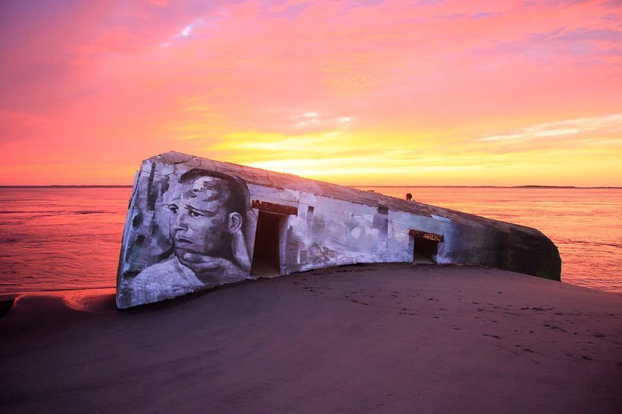 What a scenery! Painting on WW2 Bunker by @waspelder
#globalstreetart #france #ww2 #sunset #streetart #graffiti
globalstreetart.com/colourdoomed