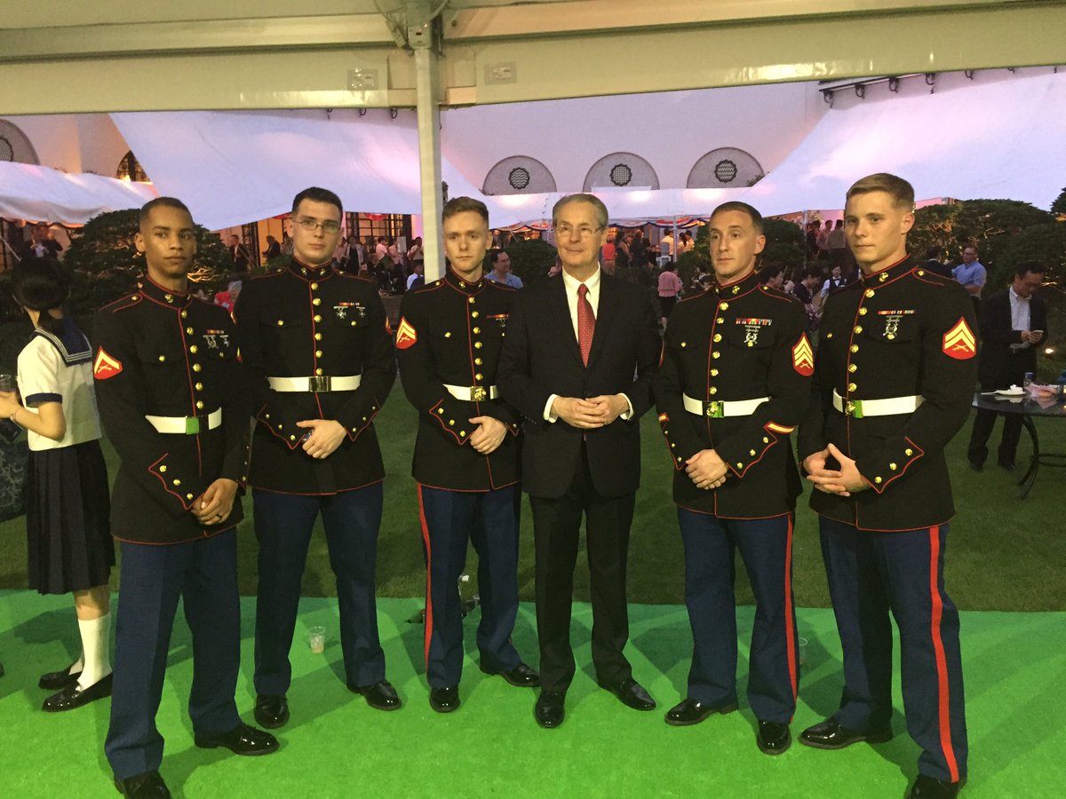 アメリカの誕生日を海兵隊と共にお祝いしています。Celebrating our