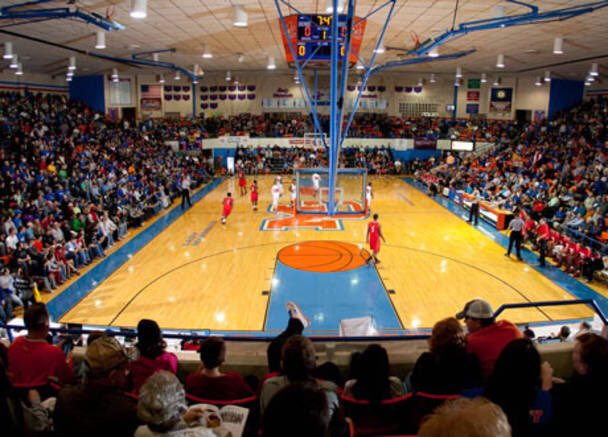 thegrindsession's tweet photo. Coaches and Fans come see @kyreewalker1 @Raw2512 @markese_24 @Dj15__ @khaleembennett @bujdosoisaiah @MarcedusLeech @BruceGotYou @MCHOOPFEST https://t.co/CFIngzA4EQ