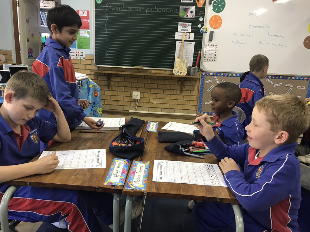 stacetink88's tweet image. Roll and colour fractions #Benniesmathematicians #boyshavingfun #learningcollaboratively