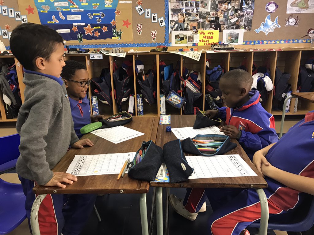 stacetink88's tweet image. Roll and colour fractions #Benniesmathematicians #boyshavingfun #learningcollaboratively