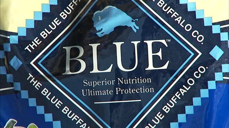 LIVELYDOGFOOD's tweet photo. Blue Buffalo recalls dog food over excessive mold #dog food #dogs #dog training https://t.co/hXqeOIK8Kf https://t.co/3ZBJYMQwA8