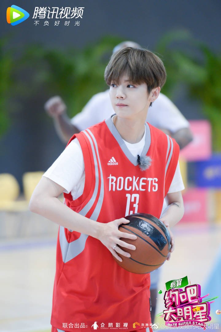 kokoluhan_ina's tweet photo. Basketball Lu for Date Superstar tonight 🏀✨

#LuHan #鹿晗 #LuHanDateSuperStar https://t.co/6aZI3LayWD