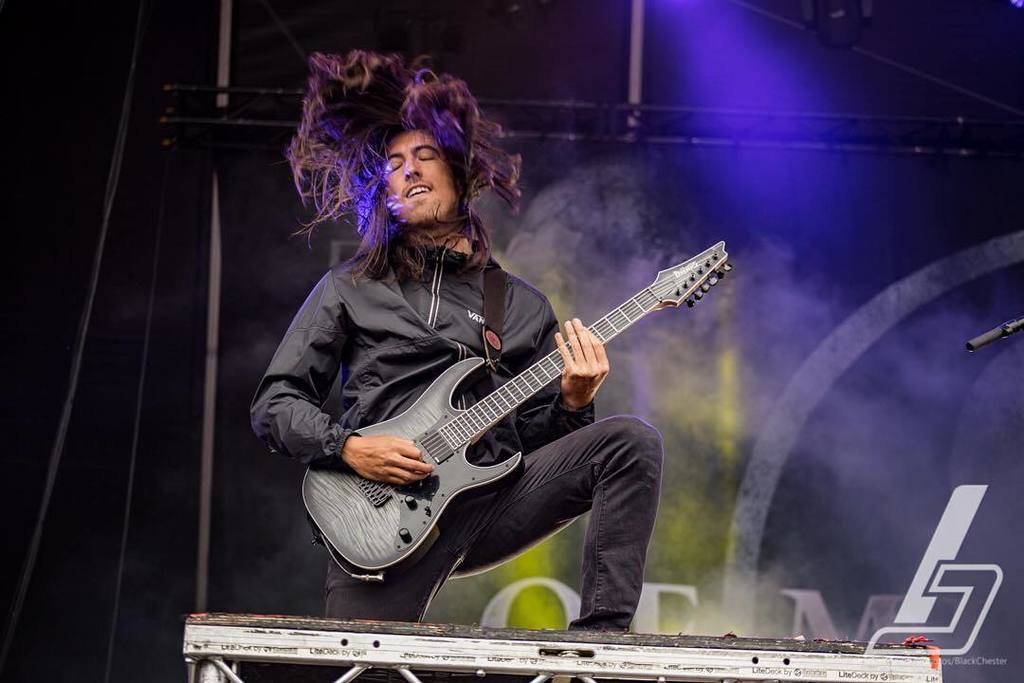 BlackChester's tweet photo. .@philipmanansala of @omandm at @hurricanefstvl #ofmiceandmen #philipmanansala #unbreakable #omandm #bonesexposed … https://t.co/NrbPqWHxpu https://t.co/ckOIacCi0M