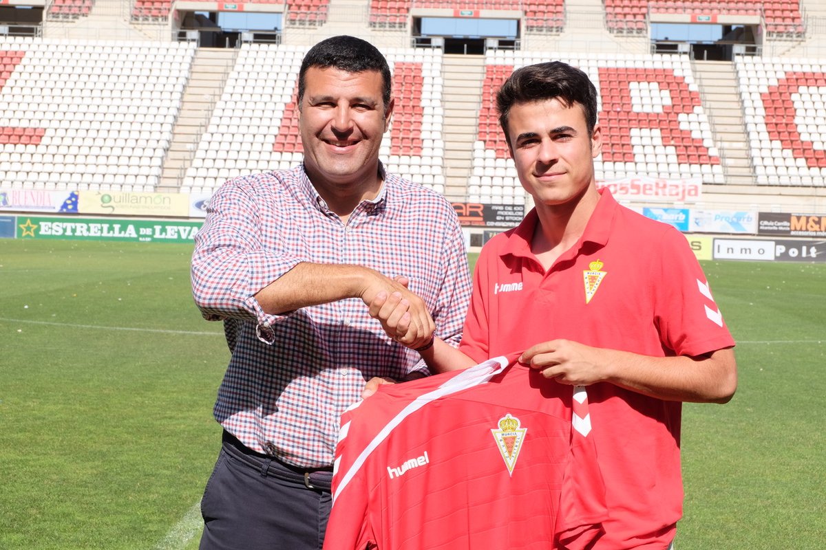 lovielprimero's tweet photo. El delantero juvenil Andrés Silvente que militó en el @raneroficial ficha por el #DivHon7 @realmurciacfsad https://t.co/akQHa2hLgx https://t.co/jrWhAEanhU