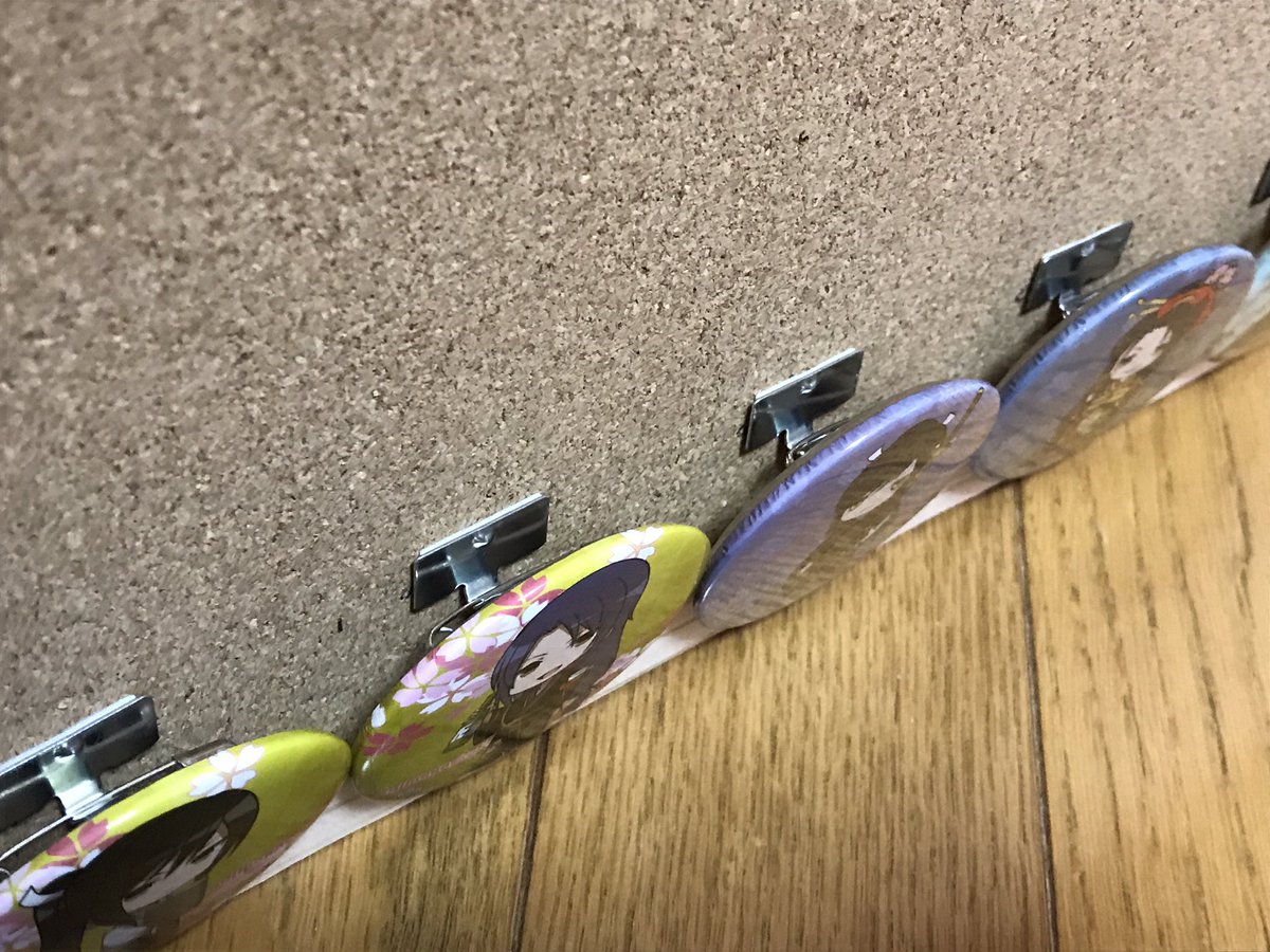 缶バッジやアクキーの飾りつけに 超簡単diyを発見 話題の画像プラス