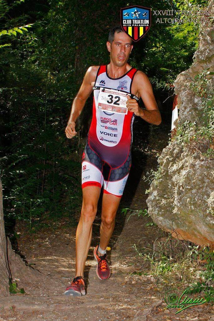 CTHURACAN's tweet photo. ¿Quien adivina quien usa la frase "cuanto más entreno mas suerte tengo"? 

Seguimos entrenando a full para el Camp de España Sprint. https://t.co/vpTxB9Skwa