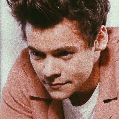 hello! My name is Alex and I’m currently 22 years old, I’m here looking for friends and (hopefully) love! Please RT?