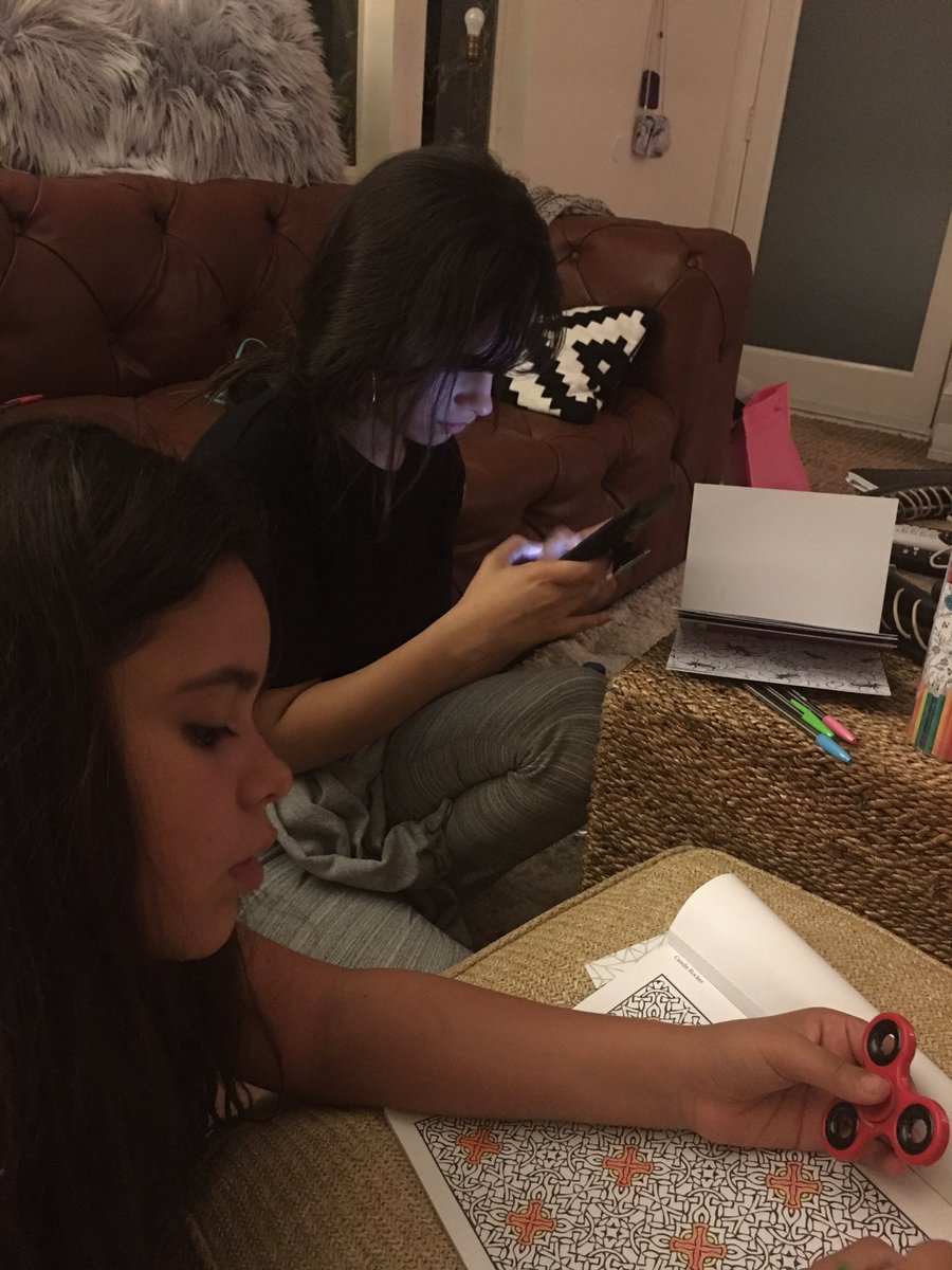 alejandrocabe12's tweet photo. Sofi:coloring.kaki:answering to camilizers.12.10 am https://t.co/BR8rTM7Aax