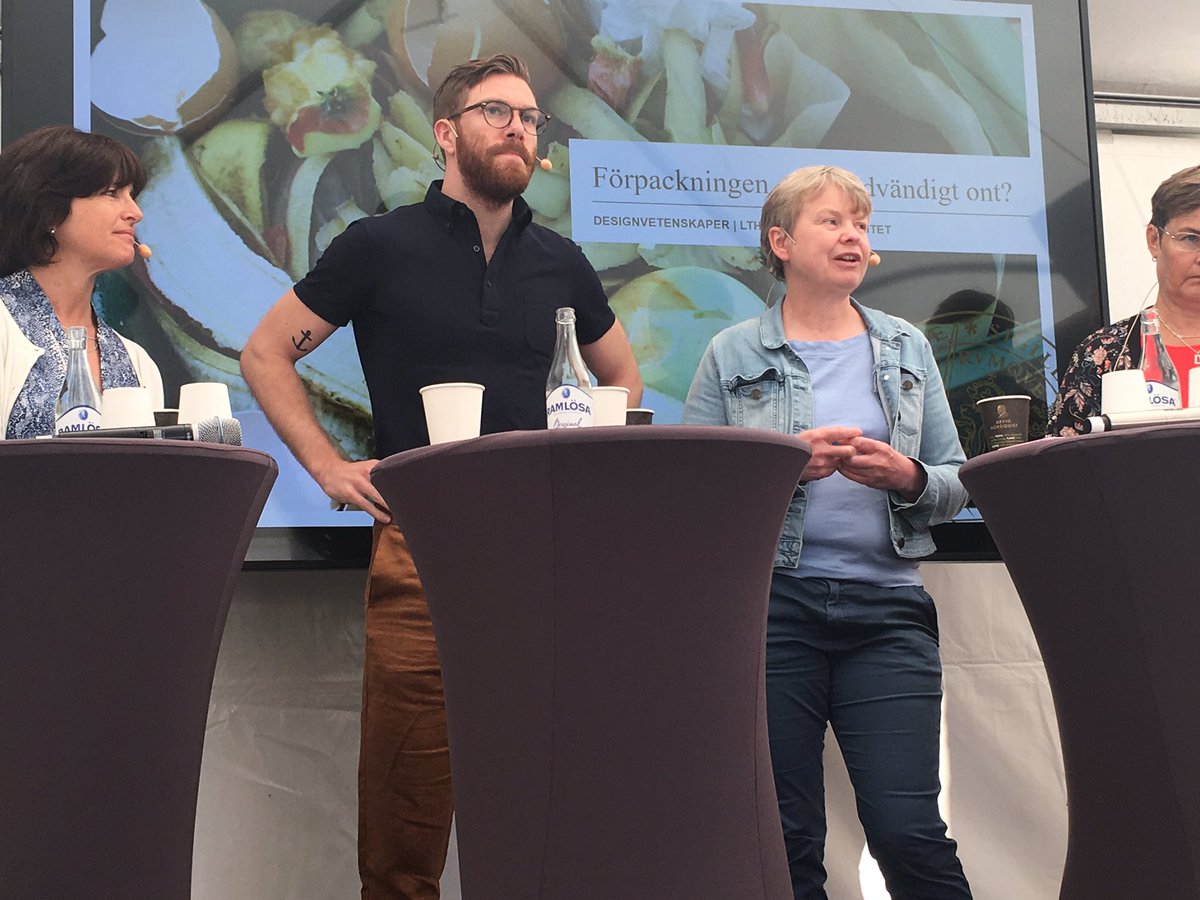 axfood's tweet photo. Åsa Domeij: Jag slänger inte produkter om de passerat bäst före-datum, jag slänger dem om de är konstiga. #matsvinn #LUiAlmedalen #Almedalen https://t.co/DZj4S07cp4