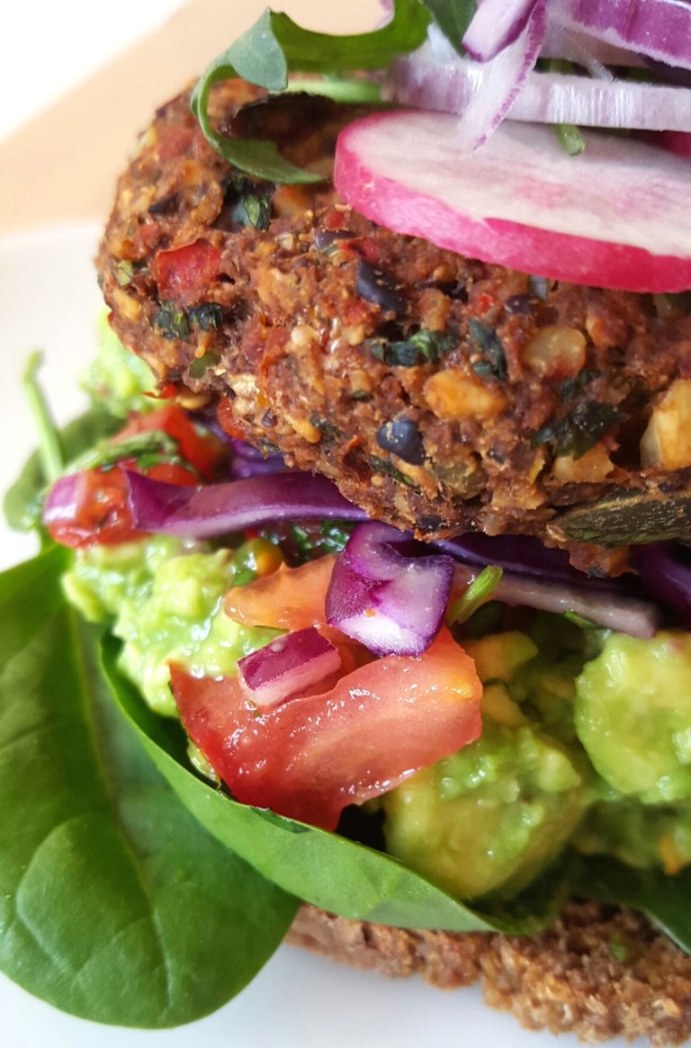 vegsoc's tweet photo. These burgers look good :-)  Black Bean Goji Burgers https://t.co/wXqyc4pOD3 https://t.co/V28eDJ8iky