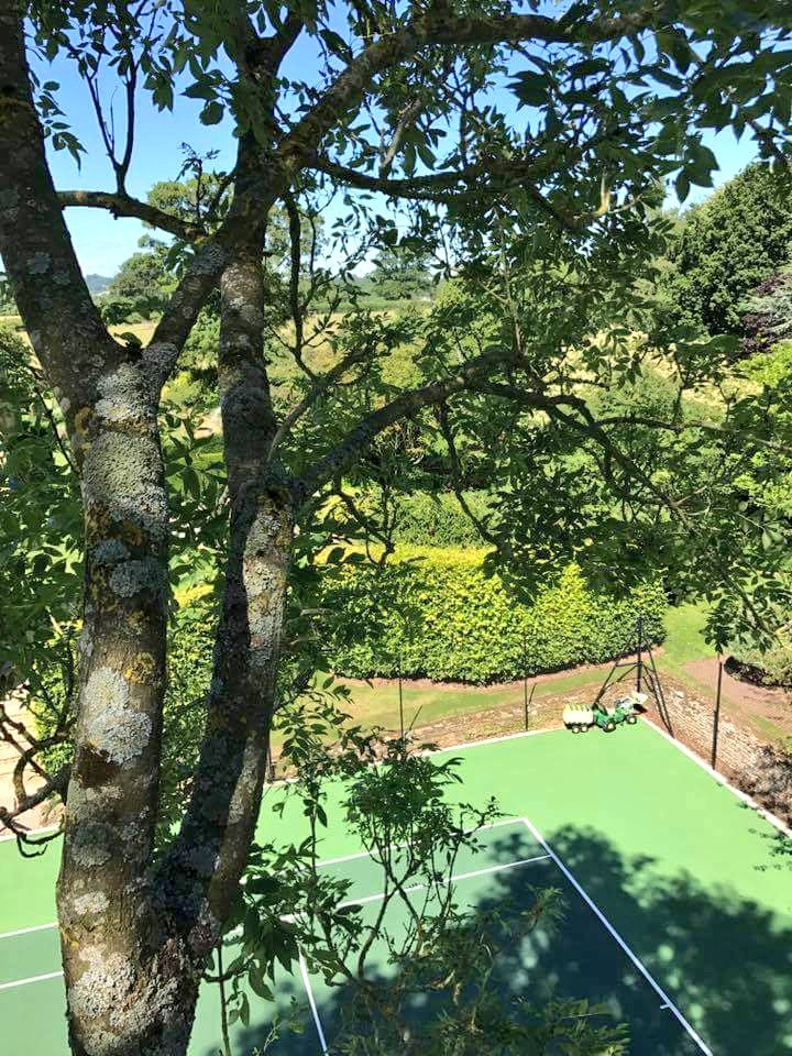 dangeruss777's tweet photo. Might not be centre court #Wimbledon but got a pretty good view of the πΎ court on yesterday's #treesurgery jobπ³#Arbatwork #Arborist #Arblife https://t.co/2uKKTYuoSe