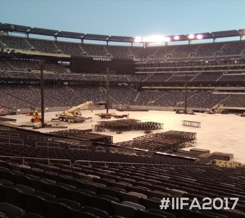 IIFA's tweet photo. A captivating stadium where stars will descend to captivate hearts! The #IIFA2017 stage is under progress to witness the magic of Bollywood. https://t.co/DvRj8EP7PD