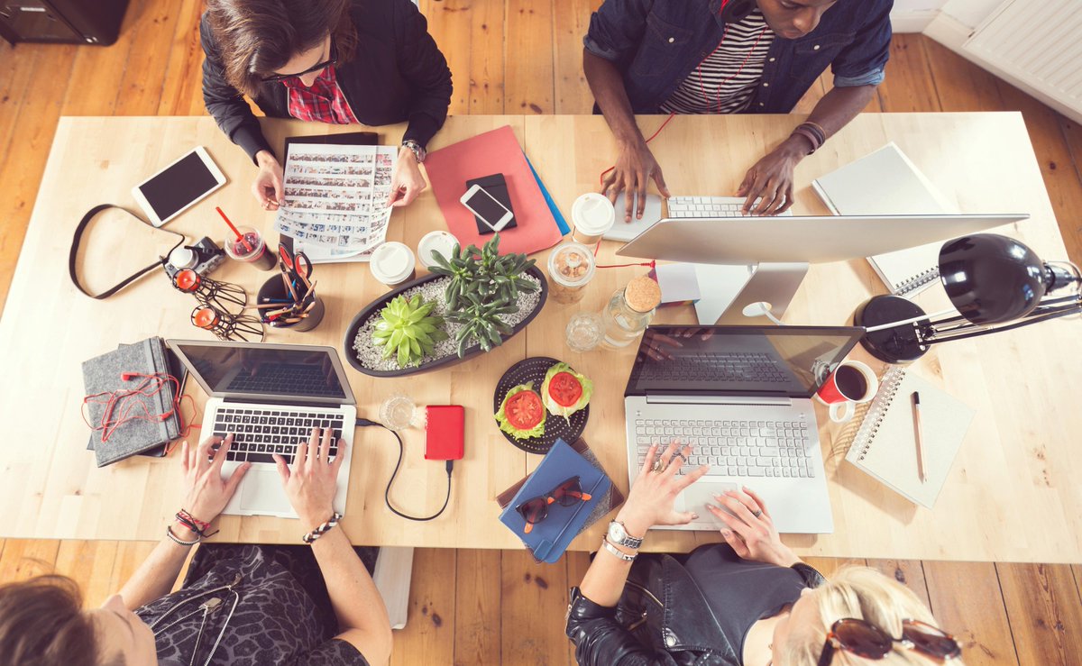 Vacature: talentvolle en veelbelovende grafische starter gezocht! > camerikvoortman.nl/vacatures #vacature #grafischvormgever #vormgevergezocht