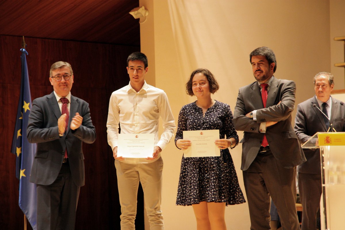 ColegioApostol's tweet image. Nuestra alumna Eva Diz, recogiendo el Premio Nacional de ESO en la Sala de Cámara del Auditorio Nacional de la Música (Madrid). Felicidades!