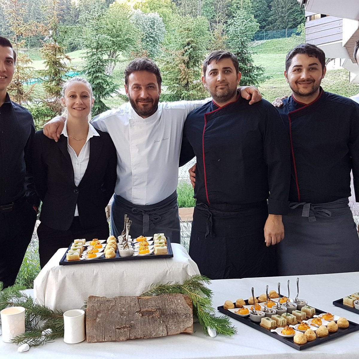 La base d'une belle maison c'est la fidélité de ses collaborateurs. 
Merci à vous tous de me faire avancer au fil des années.
#jm, #latania