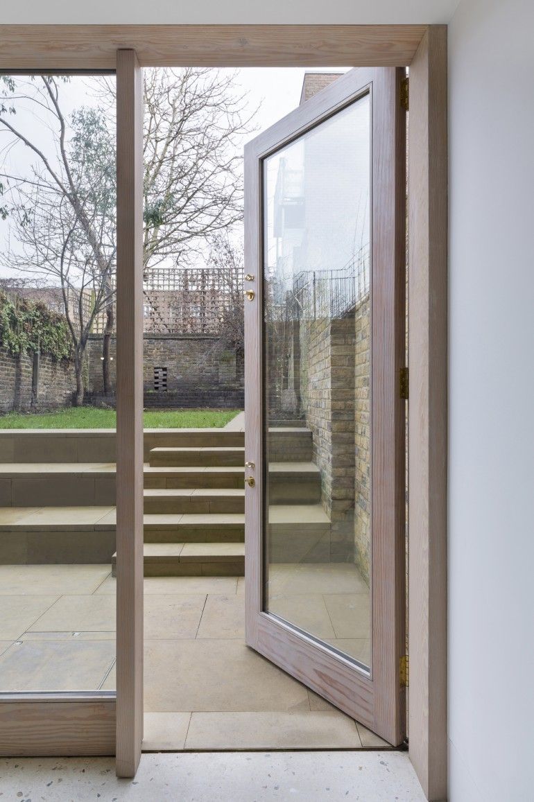 Arch_Republic's tweet image. Sooty brick &amp;amp; wood .. a beautiful three storey rear extension &amp;amp; internal refurbishment by @gundryducker architectsrepublic.com/2017/02/floren… #DMI #design