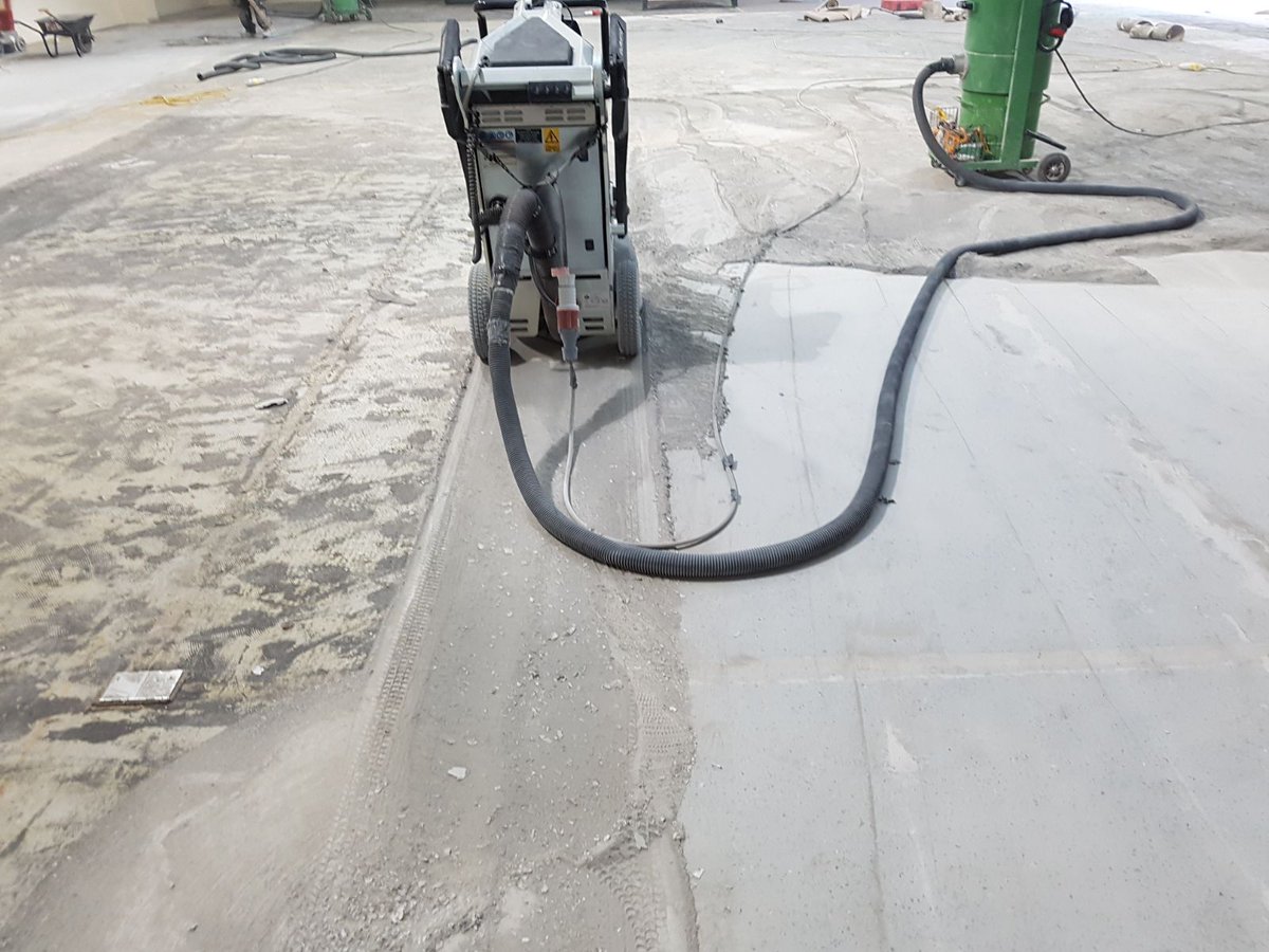 ResinCoating's tweet photo. Really putting our #HTC Duratiq to the test on a Self Storage renovation in Wigan this week. It's powering through! @HTCFLOOR_UK https://t.co/fj0GR755X9