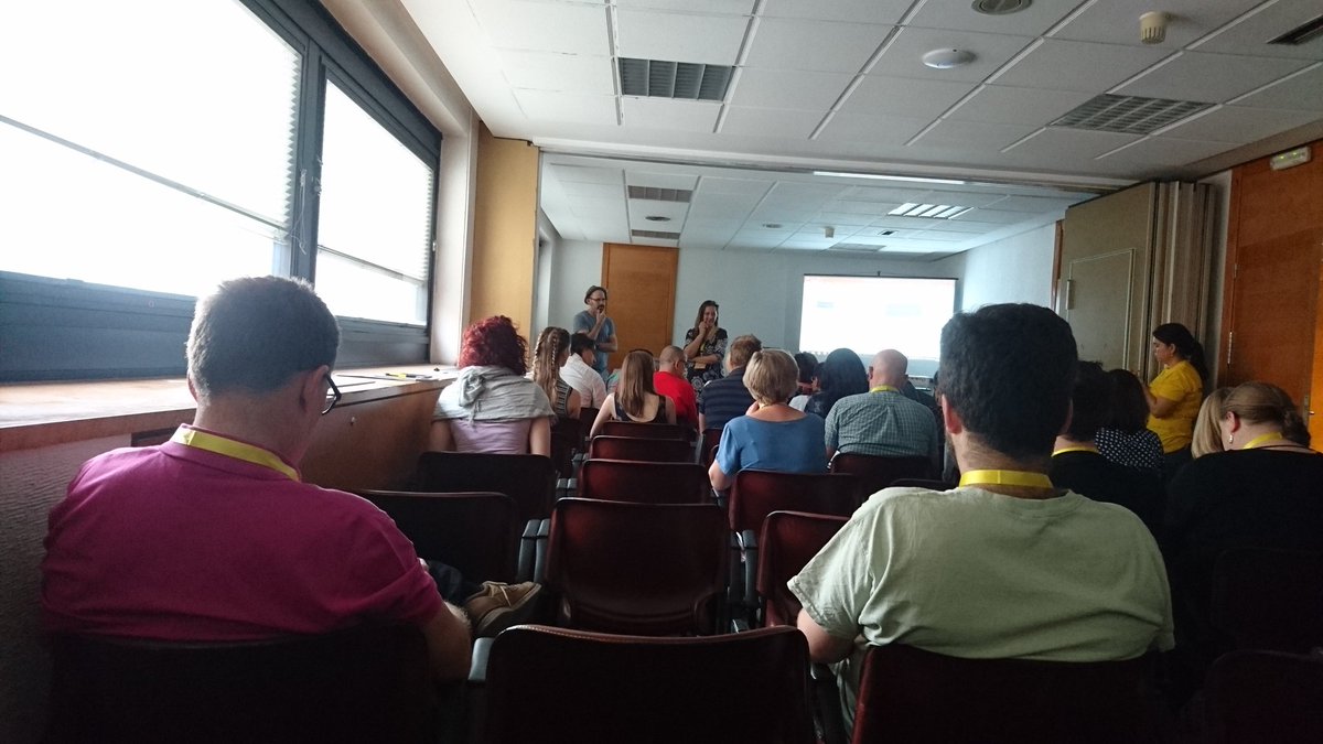 drjwakefield's tweet photo. Great work by @AvelieS and @ProfMarkLevine on the coregulation of privacy by individuals wearing lifelogging cameras #ispp2017 https://t.co/gFlXtZTsf5