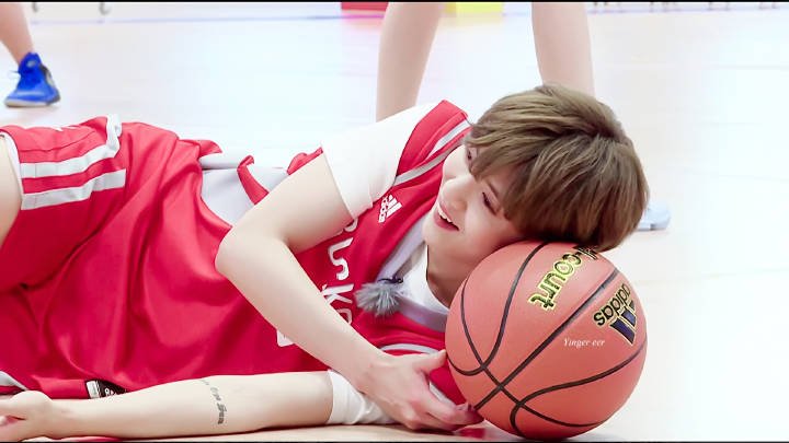 kokoluhan_ina's tweet photo. Basketball Lu 🏀✨💃
Cr.穎兒eer

#LuHan #鹿晗 #LuHanDateSuperStar https://t.co/hZYi1EAlMt