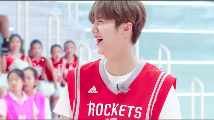 kokoluhan_ina's tweet photo. Basketball Lu 🏀✨💃
Cr.穎兒eer

#LuHan #鹿晗 #LuHanDateSuperStar https://t.co/hZYi1EAlMt