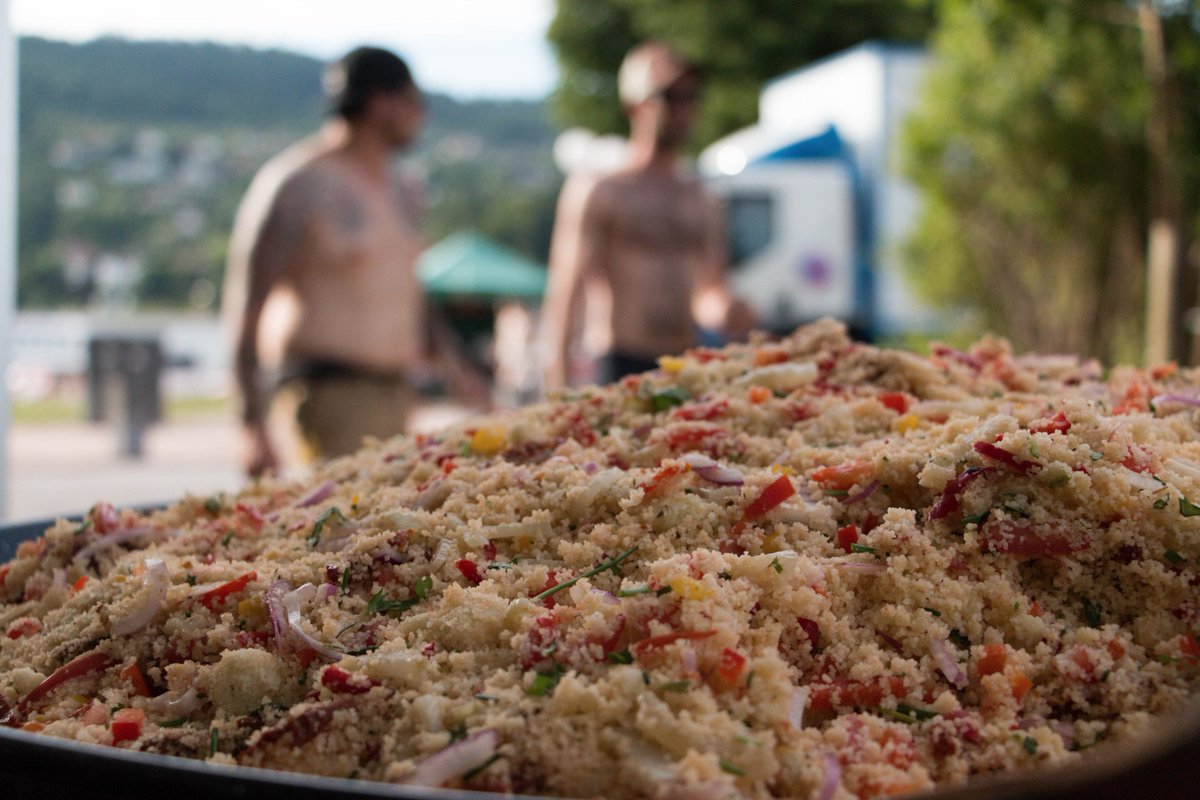 TimKlaasidTour's tweet photo. Den Eddy. Couscous. Zalmforel. amandelartisjokpesto. #vivelevelo #gerardmer #TDF2017 https://t.co/3ngBZM8K2M