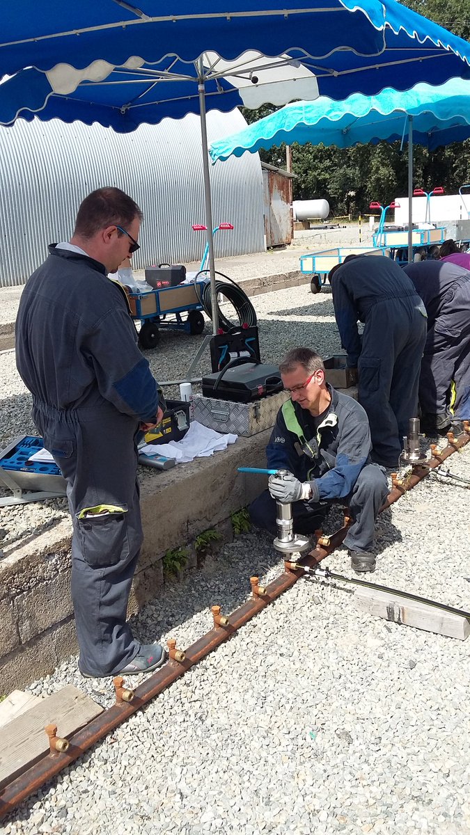 Profs #CFA en professionnalisation chez <a href="/EnergyFormation/">Energy Formation</a>:utilisation des machines branchement acier/PE. Préparation Rentrée 2017 #titregaz