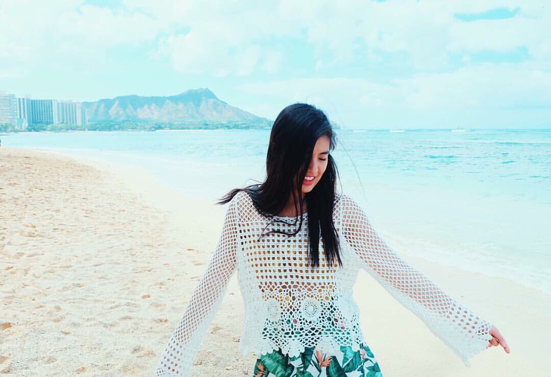 kapusoPR's tweet photo. Island girl @_gabbigarcia took some stunning photos at Wakiki Beach, Hawaii 😍 https://t.co/Pr0mnsuwCe