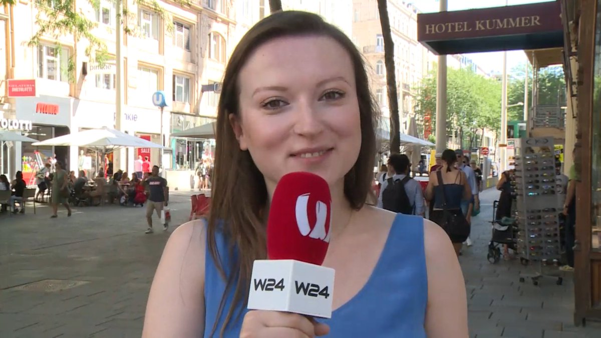 Wien24's tweet photo. Oooida.. 😮 #W24 hat @placzynskaewa getroffen! Das ganze Interview gibt's hier: https://t.co/CcnKU89ltW #24hWien https://t.co/3OMvDwzfxF