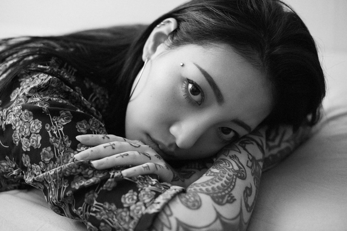 HummingKorea's tweet photo. tatoueuses et hors-la-loi : avec les coréennes qui risquent la prison https://t.co/4CImGAWUXY via @i_DFrance #tattoo #corée https://t.co/Yn3NXRzaVl