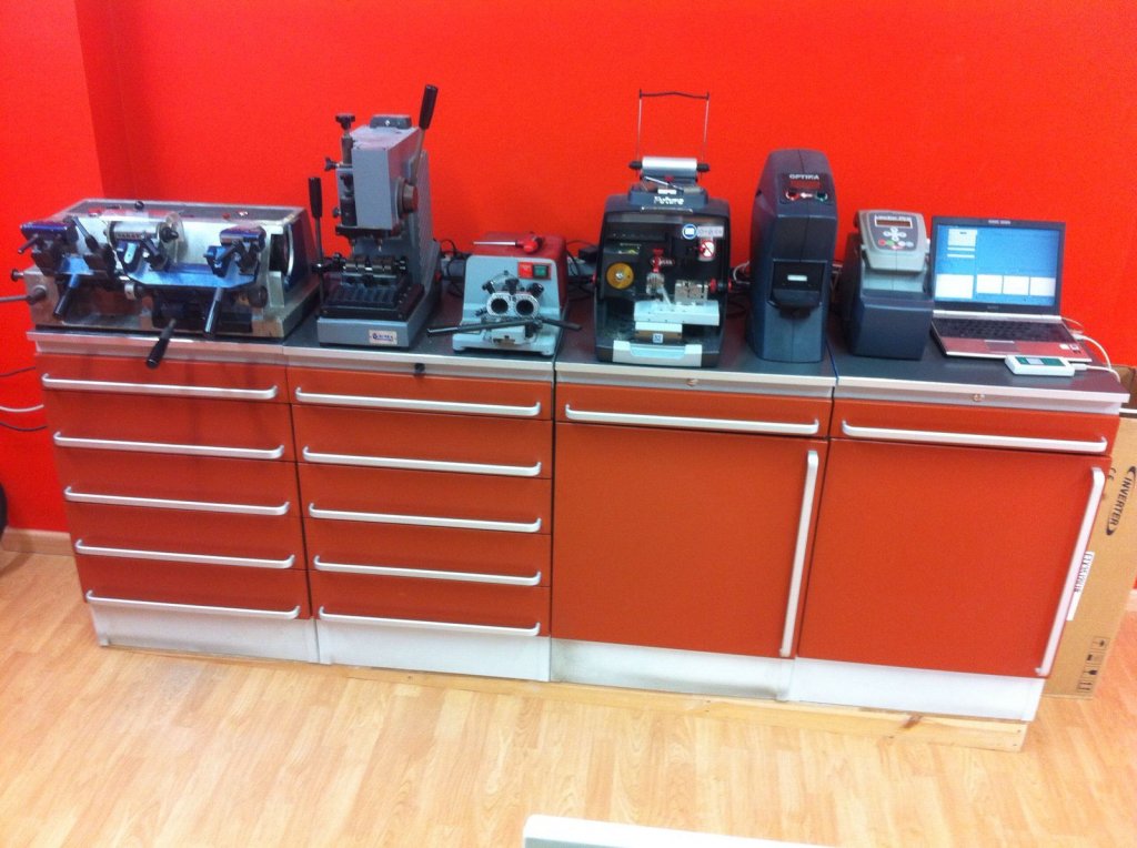 Ya podéis encontrar en nuestra guía al establecimiento Llaves en bruto de #Tarragona llaves y mandos goo.gl/GWzaaN