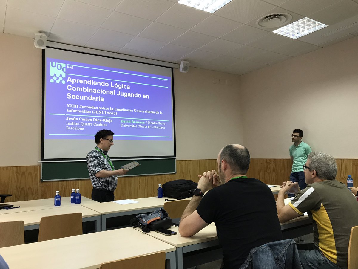 jenui2018's tweet photo. Aprendiendo lógica combinacional jugando en estudios de Secundaria en #JENUI2017 con Jesús Bañeres https://t.co/fds8yBvmxz