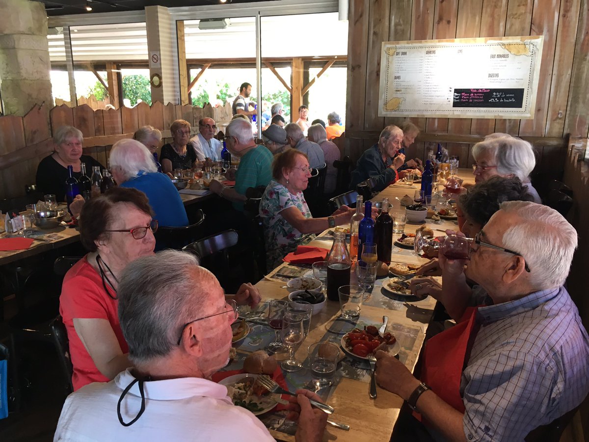 SenCenon33's tweet photo. Tous dans la caverne des pirates à Arcachon #alabordagedesbuffets https://t.co/8U4HxrQreM