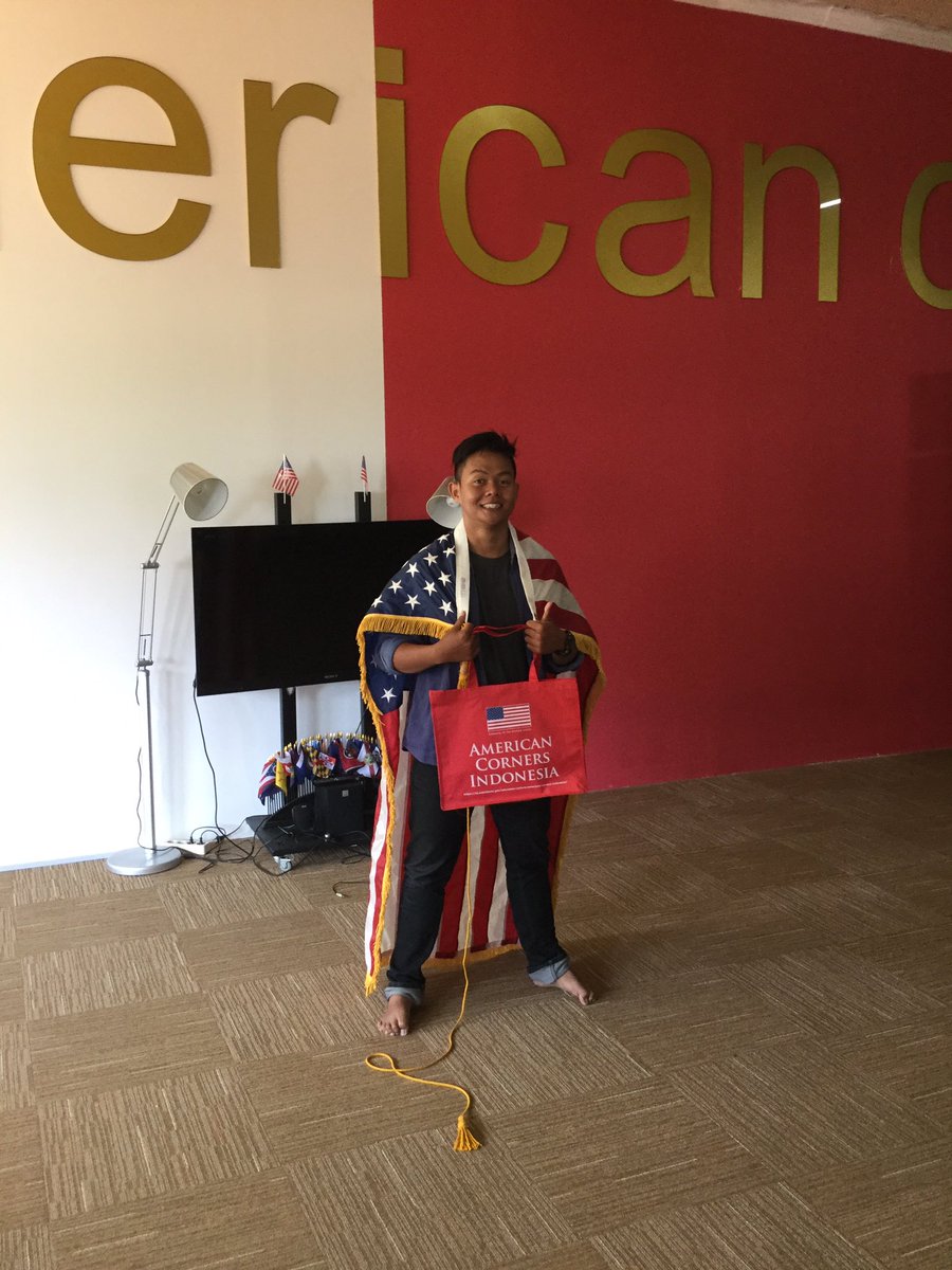 amcorunair's tweet photo. It's pretty cool guy #4thjuly2017 Happy Anniversary cc @panduwibison https://t.co/XOmCtZX0eS