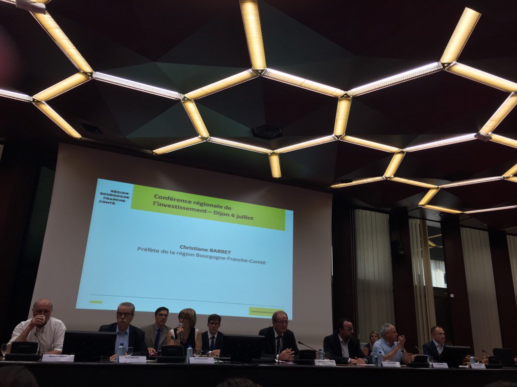 FRTPBourgogne's tweet photo. Ouverture Conf Investissement BFC #BTP par Christiane BARRET Préfète de région @FNTP_info @FFB_BFC @FRTPFC https://t.co/pulxK50sk5