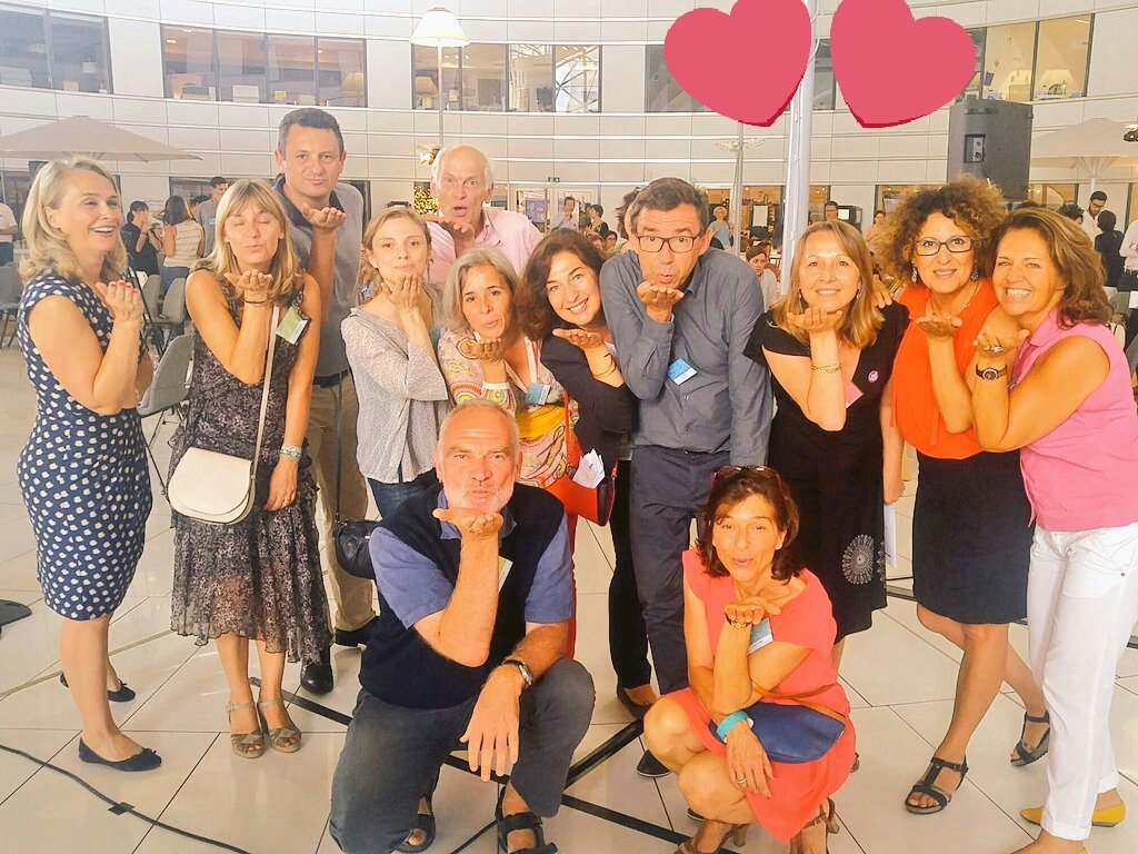 FabriqueSpinoza's tweet photo. Bouquet de baisers des participants de l'Université du  #Bonheur  au  #Travail pour la journée internationale du Baiser  !#UBATx  #merci https://t.co/QBrlLYgoum